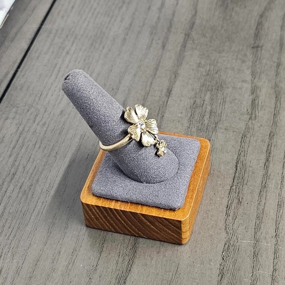 Flower Ring with Charm Size 8. - Picture 3 of 4